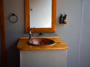 Bathroom - IHlozi Bush Lodge  (Hluhluwe)