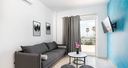 Azure Edge : Seafront View - Beach Stay