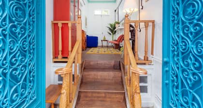 9-Person Garden Home – 5min to Clock Tower