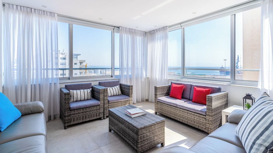 Panoramic 2-BR Apt & Balcony in Larnca