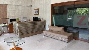 Lobby - Regenta Z City Centre Ahmedabad (Ahmedabad)