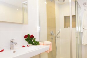 Family Apartment, 2 Bedrooms, Patio | Desk, laptop workspace, free WiFi, bed sheets