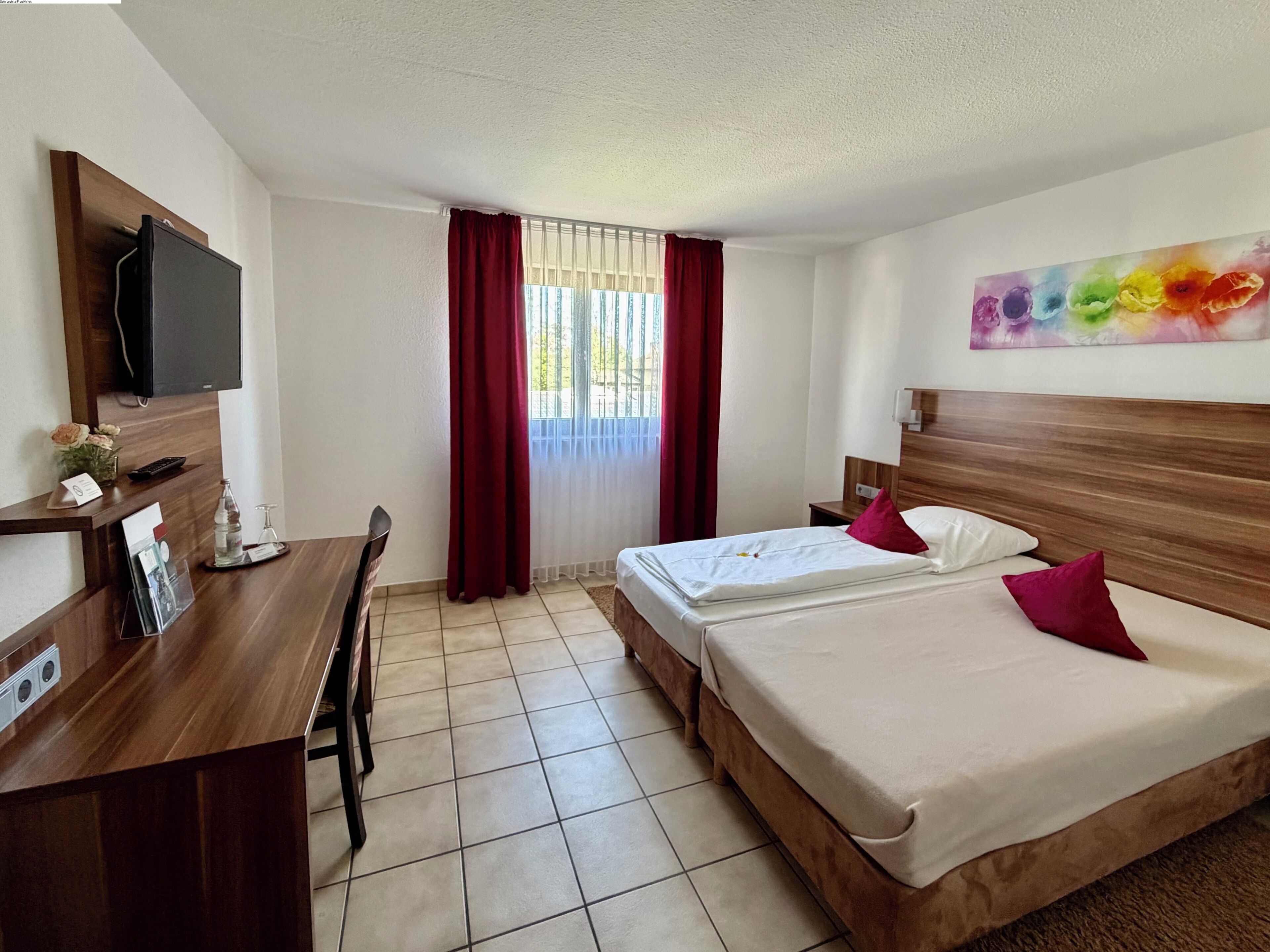 Comfort-Doppel- oder -Zweibettzimmer, Nichtraucher | Schreibtisch, laptopgeeigneter Arbeitsplatz, kostenloses WLAN