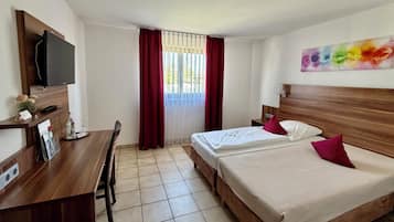 Comfort-Doppel- oder -Zweibettzimmer, Nichtraucher | Schreibtisch, laptopgeeigneter Arbeitsplatz, kostenloses WLAN