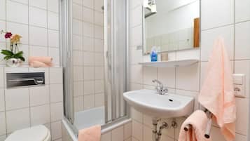 Economy Single Room, Ensuite | Bathroom