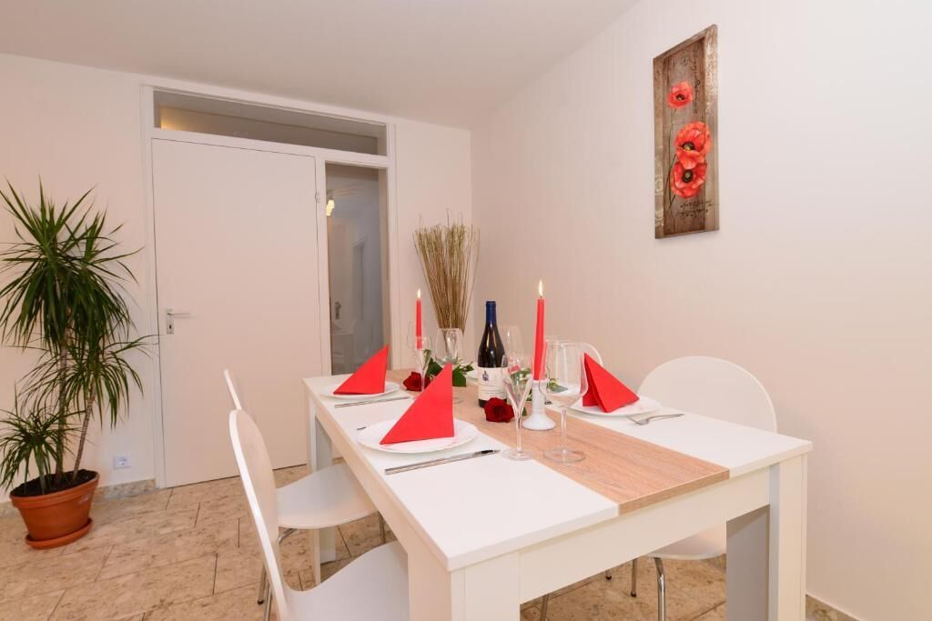 Family Apartment | Dining