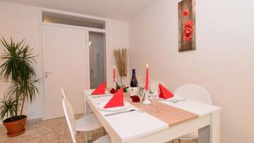 Family Apartment | Dining