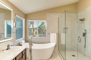 Hair dryer, towels - Remote Work Ready! Las Vegas Extended Retreat (Las Vegas)