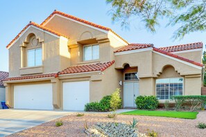 Exterior - Remote Work Ready! Las Vegas Extended Retreat (Las Vegas)