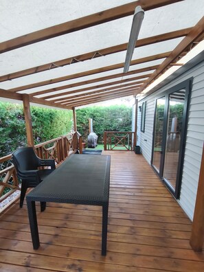 Terrace/patio - Mobile-home 6/8 pers. all comfort, 500m from the beach ideal for 1 successful stay (Argelès-sur-Mer)