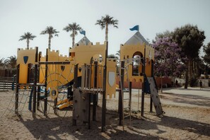 Children’s area - Mobile-home 6/8 pers. all comfort, 500m from the beach ideal for 1 successful stay (Argelès-sur-Mer)