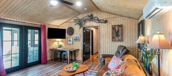 Private Fishing Pond! Secluded Enigma Retreat