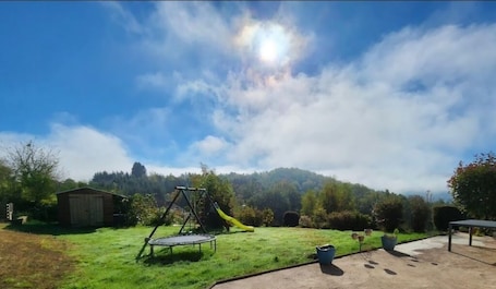 Espace pour enfants. Maison dans les Hautes Vosges. Animaux de compagnie acceptés.