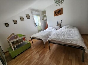 Room - House in the Hautes Vosges. Pets allowed. (le thillot)