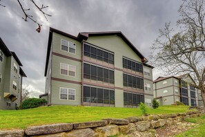 Exterior - Relax Poolside! Golfer’s Oasis in Branson West (Branson West)