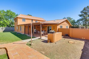 Outdoor dining - Walkable Uptown Gem! 3 Mi to Phoenix Mtns Preserve (Phoenix)