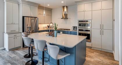 Greenwood Group Retreat w/ Large Private Dock!