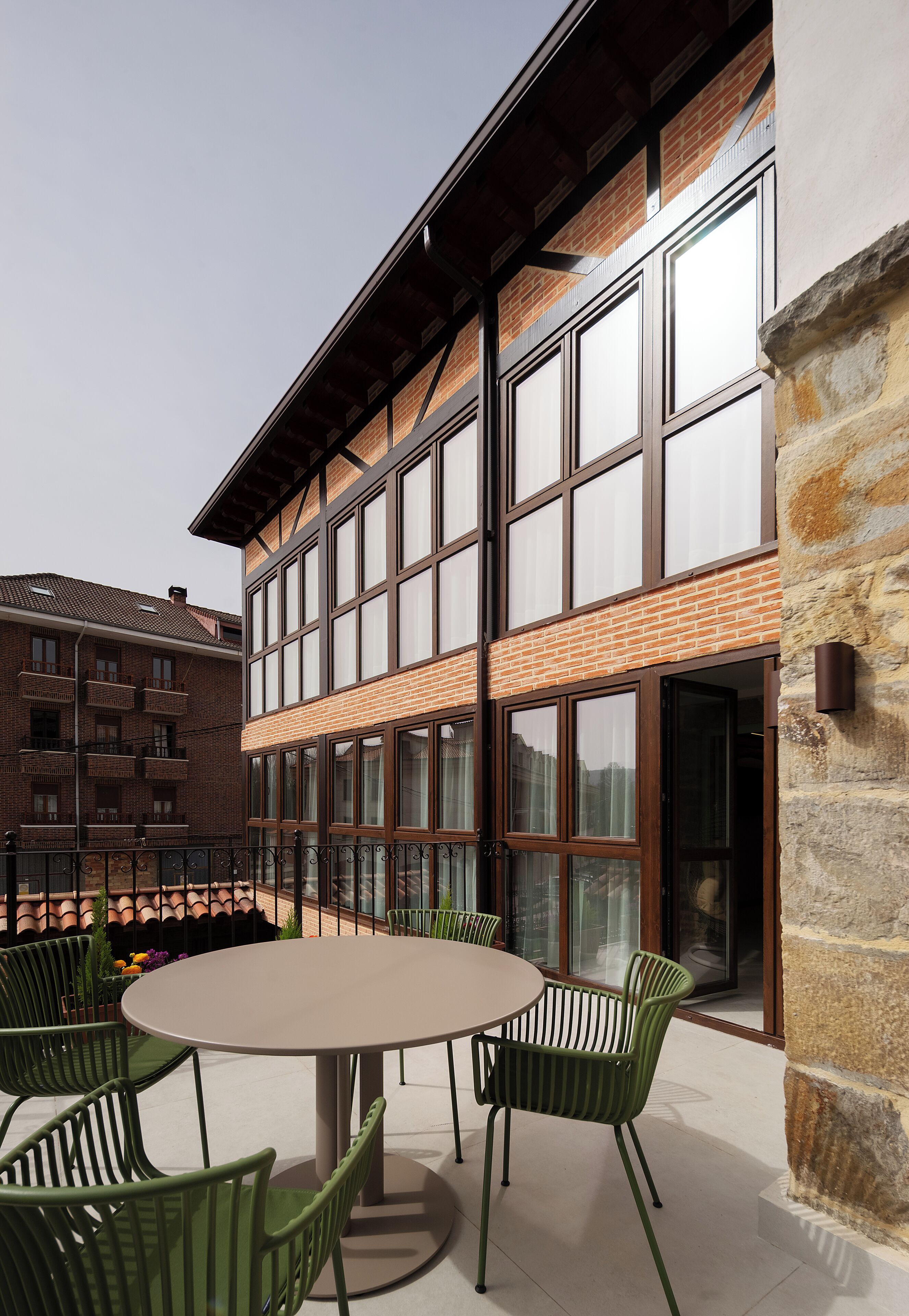 Suite familiar, vistas al jardín | Restaurante al aire libre