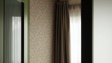 Economy-Dreibettzimmer, Balkon, Gartenblick | Innenbereich