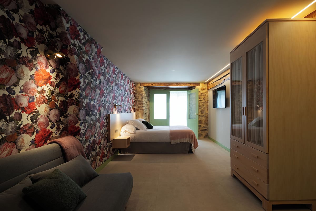 Familjesvit - utsikt mot trädgården