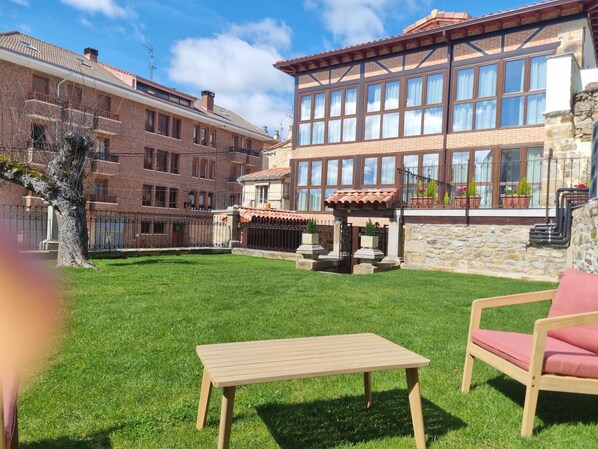 Property grounds - VALGALA Hotel Rural (Espinosa de los Monteros)