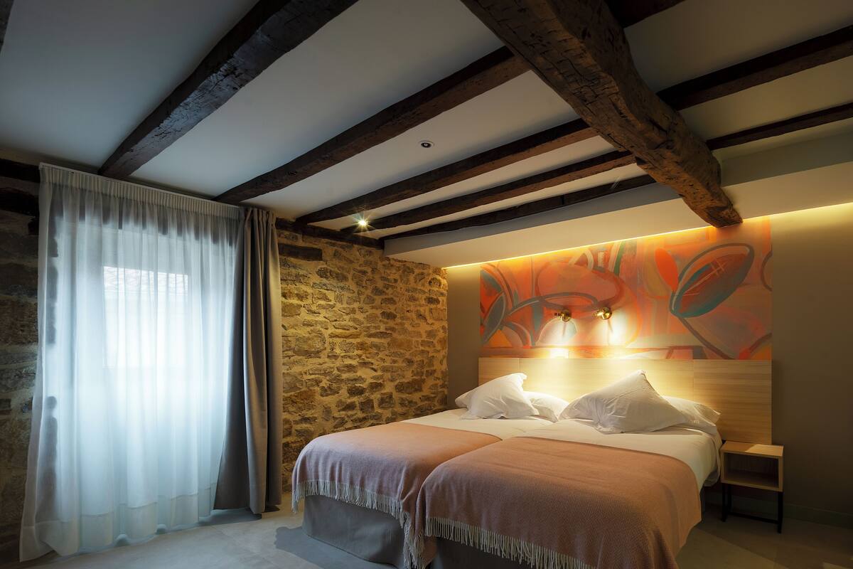 Comfort tvåbäddsrum - utsikt mot staden