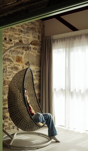 Economy Triple Room, Balcony, Garden View | Interior