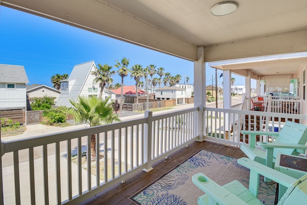 Terrace/patio - Walk or Ride to Beach! Family Home w/ Patio Lounge (Port Aransas)