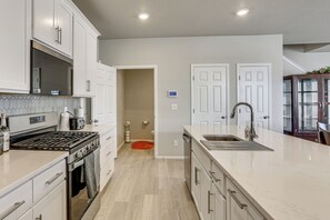 Private kitchen - Work, Play & Explore Denver! Townhome Near Airport (Aurora)