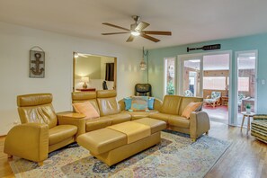 TV, fireplace - Mission Bay Gem Near Comic-Con: Patio & Bar/Lounge (San Diego)