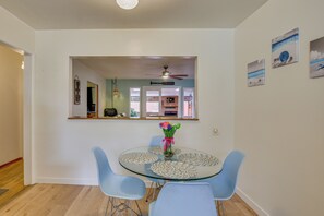 Dining - Mission Bay Gem Near Comic-Con: Patio & Bar/Lounge (San Diego)