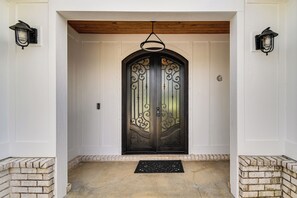 Exterior detail - Elegant Home w/ Outdoor Kitchen in Robertsdale (Robertsdale)