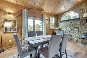 Dining - Great for Groups! Spacious Melcroft Home w/ Deck (Melcroft)