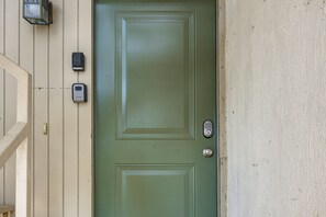 Exterior detail - Walk to Beach: Hilton Head Escape w/ Pool Access! (Hilton Head Island)