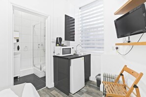 Fridge, microwave, toaster - Private Single En-Suite Room – Paddington, Central London (London)