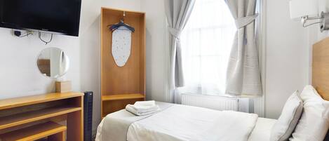 1 chambre, fer et planche à repasser, accès Internet, draps fournis