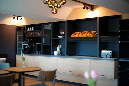 Restauration. Magnet Hotel