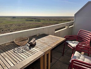 Outdoor dining - Weitblick I Helle Galeriewohnung in 1. Strandreihe mit Meerblick (Sankt Peter-Ording)