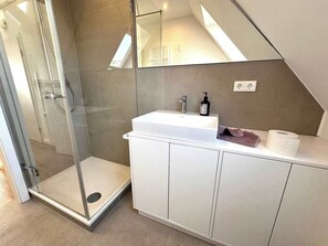 Shower, hair dryer - Weitblick I Helle Galeriewohnung in 1. Strandreihe mit Meerblick (Sankt Peter-Ording)