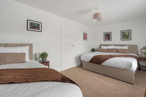 Room - 	Southampton Retreat for 12 Near Waterfront (Southampton)