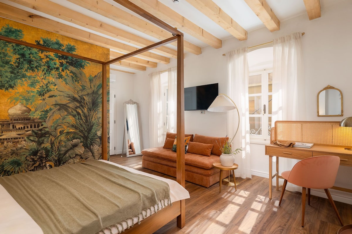 Quarto casal luxo, vista parcial para o mar | Cofres nos quartos, escrivaninha, quartos à prova de som