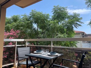 Outdoor dining - Convenient apartment for 2 guests near the beach (Argelès-sur-Mer)