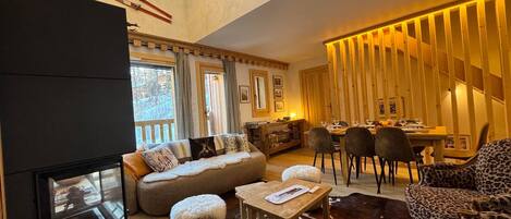 TV, fireplace