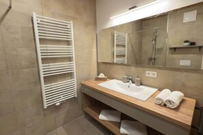 Shower, hair dryer, towels - Timber Studio Schladming - Alpine Classic (Schladming)