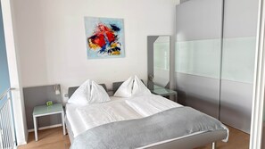 1 bedroom, iron/ironing board, WiFi, bed sheets - Lakeside Apartment Töschling - Lake view & access (Techelsberg)