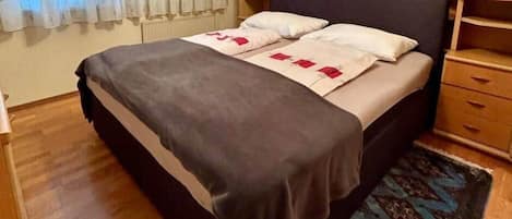 1 bedroom, iron/ironing board, WiFi, bed sheets