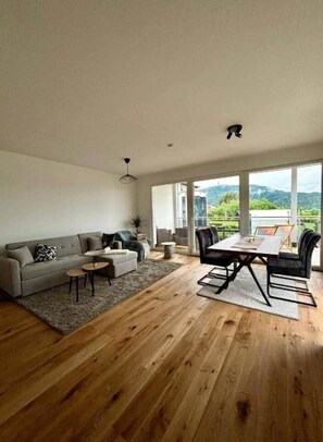 TV - Lakeside Family Apartment - Pörtschach (Pörtschach am Wörther See)