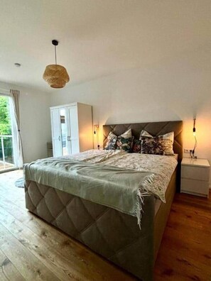 2 slaapkamers, een strijkplank/strijkijzer, wifi, beddengoed