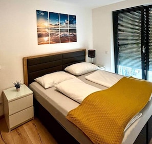 1 slaapkamer, een strijkplank/strijkijzer, wifi, beddengoed