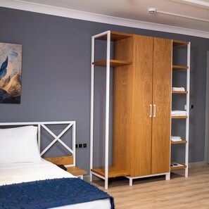 Suite, Flussblick | Zimmersafe, Schreibtisch, laptopgeeigneter Arbeitsplatz